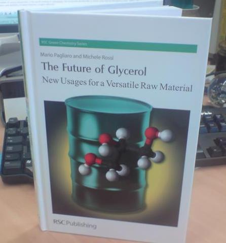 Copertina di The Future of Glycerol, il libro di Mario Pagliaro e Michele Rossi