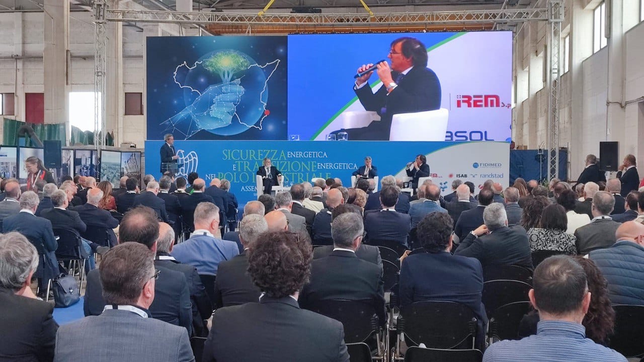 Mario Pagliaro il 12 Maggio 2023 all'Assemblea pubblica di Cofindustria Siracusa