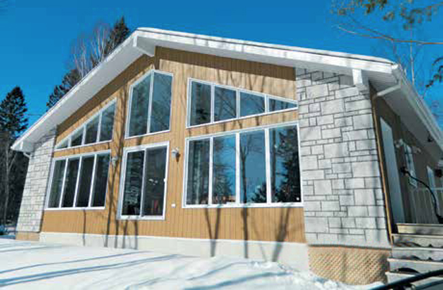 La maison de Marquis Lemieus, au Quebec, produit electricité solaire moins cher que l'hydroelectricité du reseau