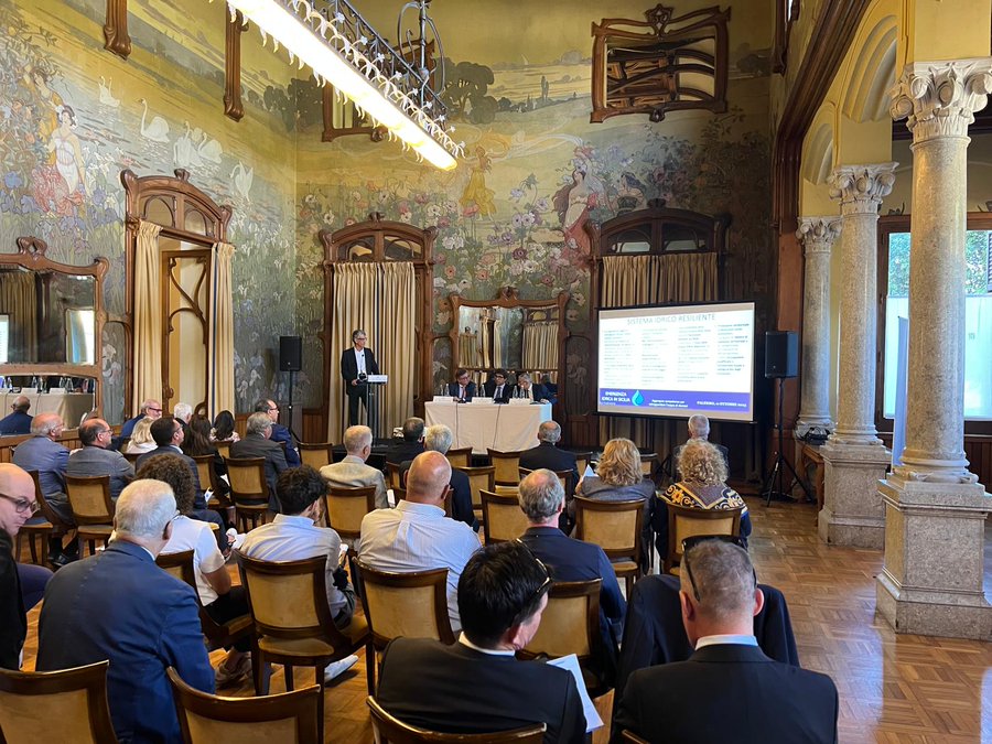 Alessandro Di Martino l'11
          Ottobre 2025 a Palermo al Convegno sull'emergenza idrica in
          Sicilia